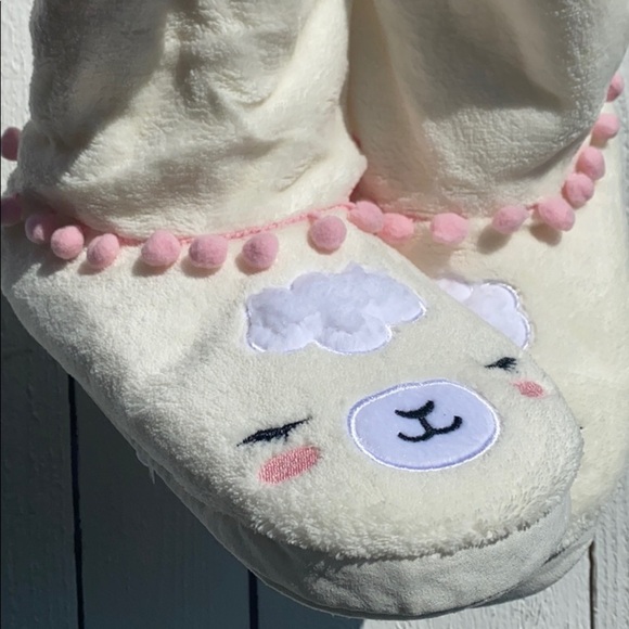 Llama slipper booties - Picture 3 of 8